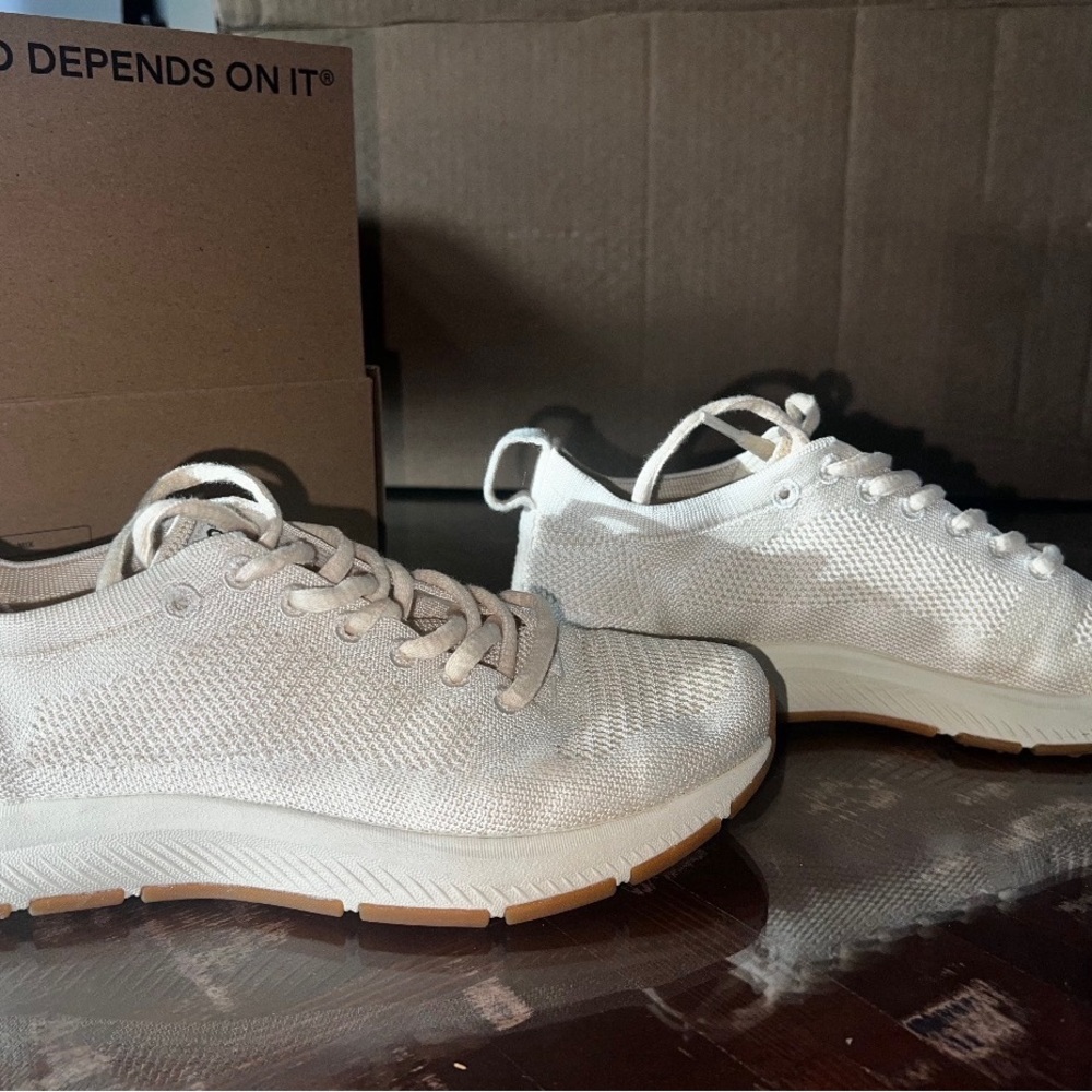 Hylo Eco-Conscious Runners
Cream